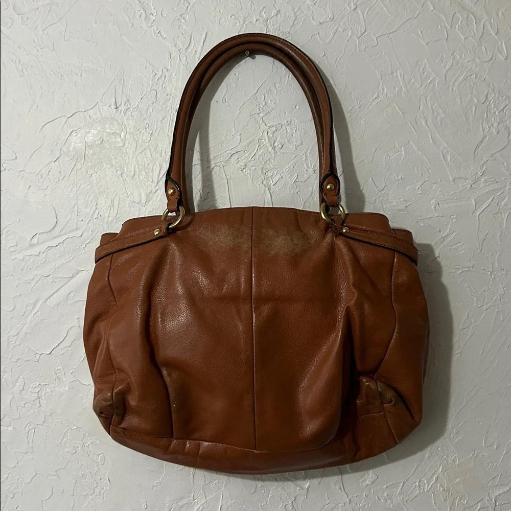 Coach Tan Pebbled Leather Shoulder Bag Gold Hardware
15x11
Straps 19
Needs Love - Picture 3 of 7